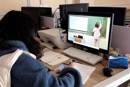 大学生网课忘记关麦吃瓜,大学生忘关麦的尴尬瞬间