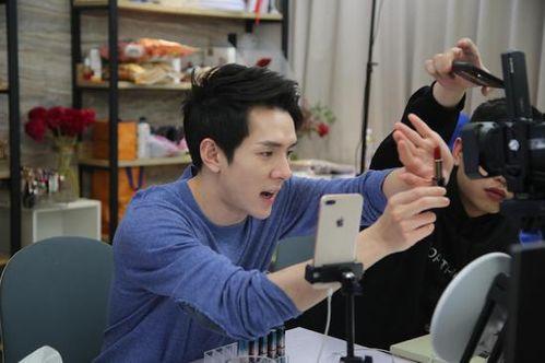 李明德直播间吃瓜的网红,网红吃瓜现场，笑料百出！