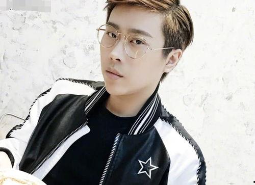 李明德直播间吃瓜的网红,网红吃瓜现场，笑料百出！