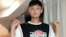 抖音帅哥吃瓜网红视频,抖音帅哥网红的吃瓜日常揭秘