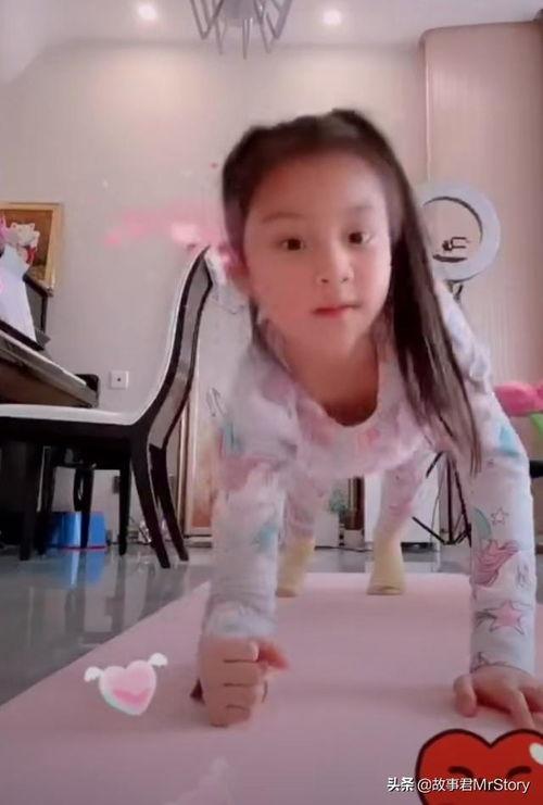 网红小女孩吃瓜视频,网红小女孩的甜蜜吃瓜日常  第3张